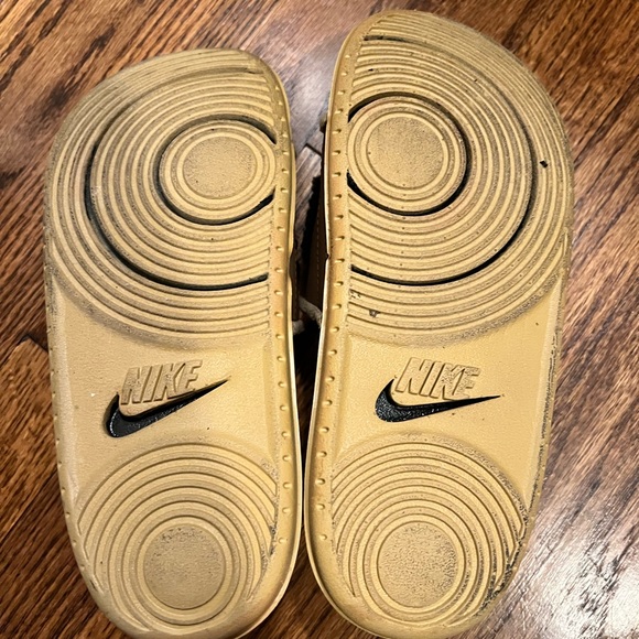 Nike Offcourt slides - Picture 3 of 3